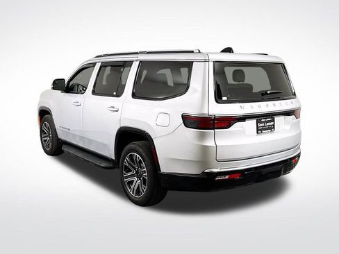 Used 2025 Jeep Wagoneer 4WD w/ Convenience Group I image 5