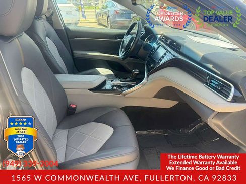 Used 2021 Toyota Camry SE FWD image 6