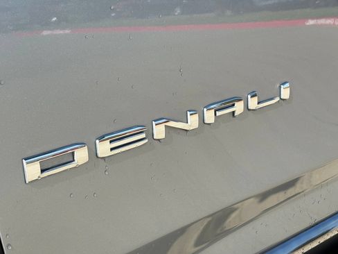 Used 2024 GMC Yukon Denali Ultimate AWD/4WD image 10