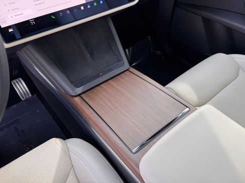 Used 2023 Tesla Model X image 37