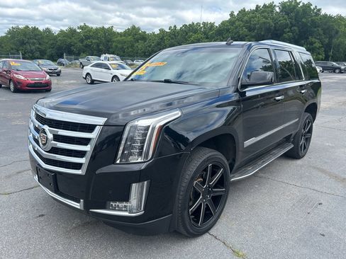 Used 2015 Cadillac Escalade Luxury AWD/4WD image 2