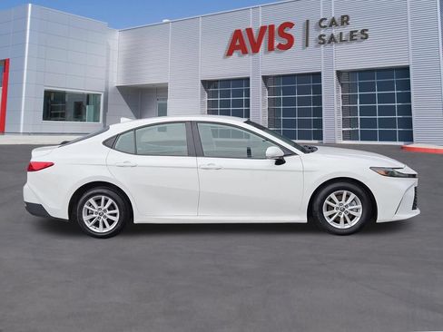 Used 2025 Toyota Camry LE FWD image 7