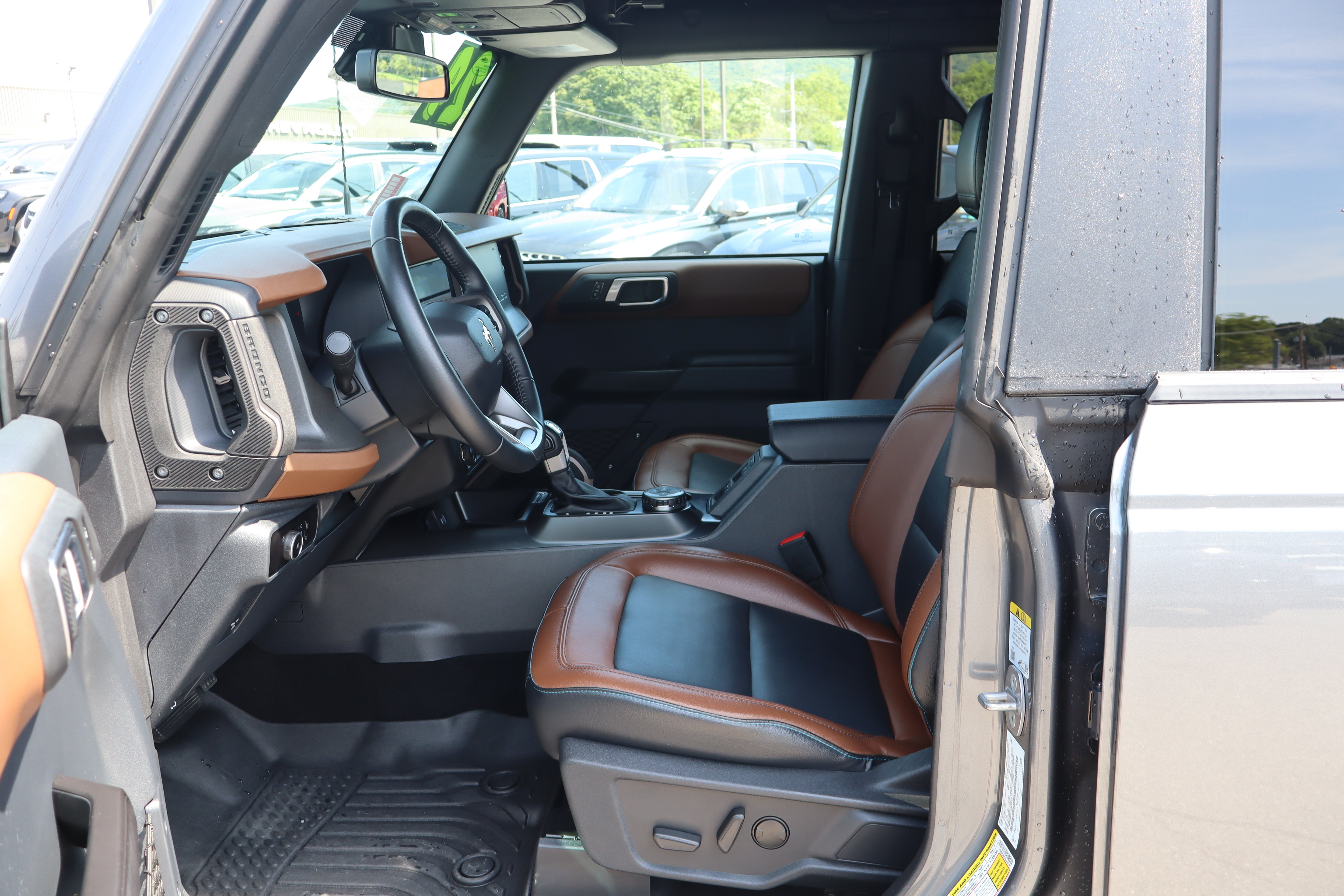Used 2024 Ford Bronco Outer Banks AWD/4WD image 12