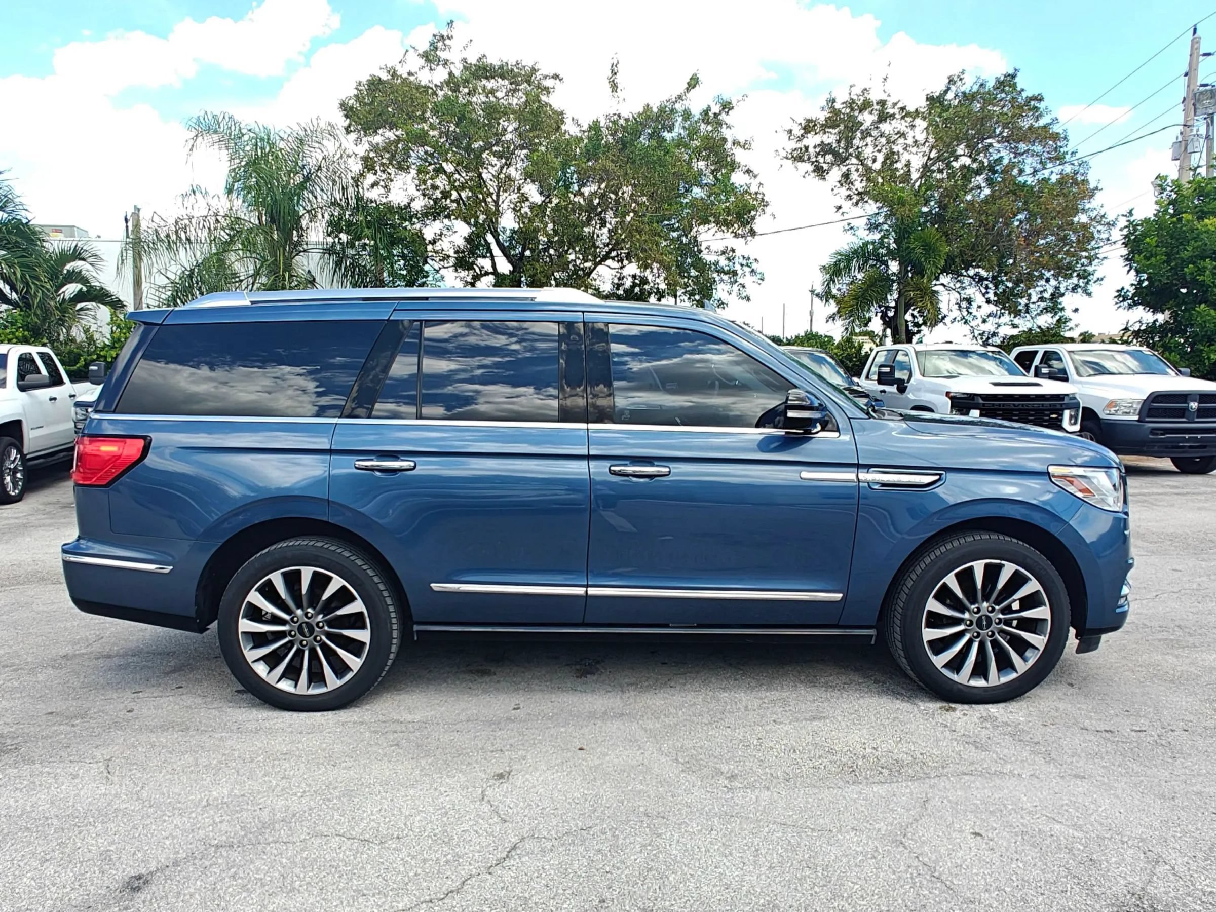 Used 2019 Lincoln Navigator Select RWD image 8