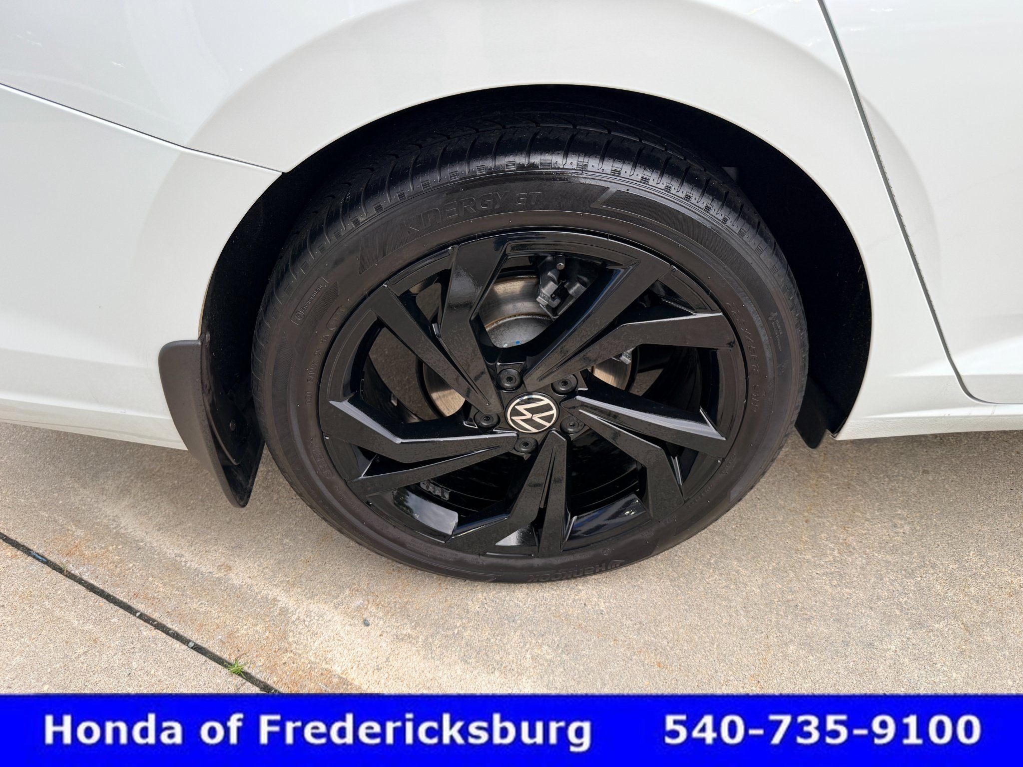 Used 2025 Volkswagen Jetta SE FWD image 12