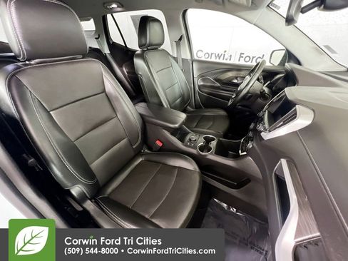Used 2023 GMC Terrain SLT image 17
