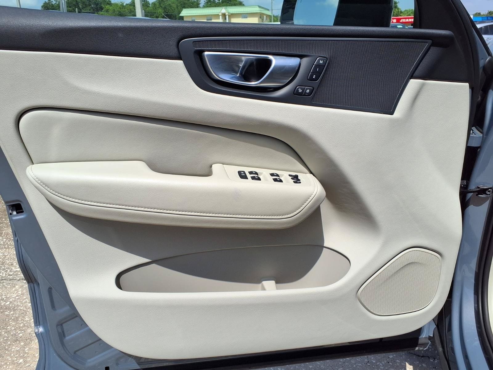 Certified 2024 Volvo XC60 B5 Plus w/ Protection Package Premier AWD/4WD image 21