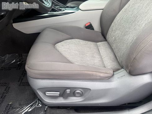 Used 2019 Toyota Camry LE w/ Carpet Mat Package image 14