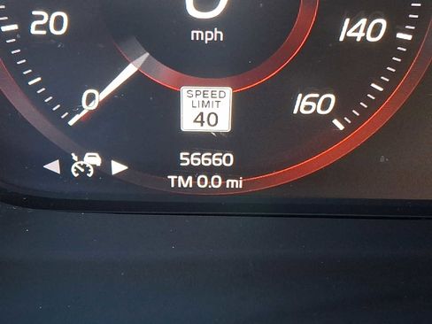 Used 2019 Volvo XC40 T5 Momentum image 16