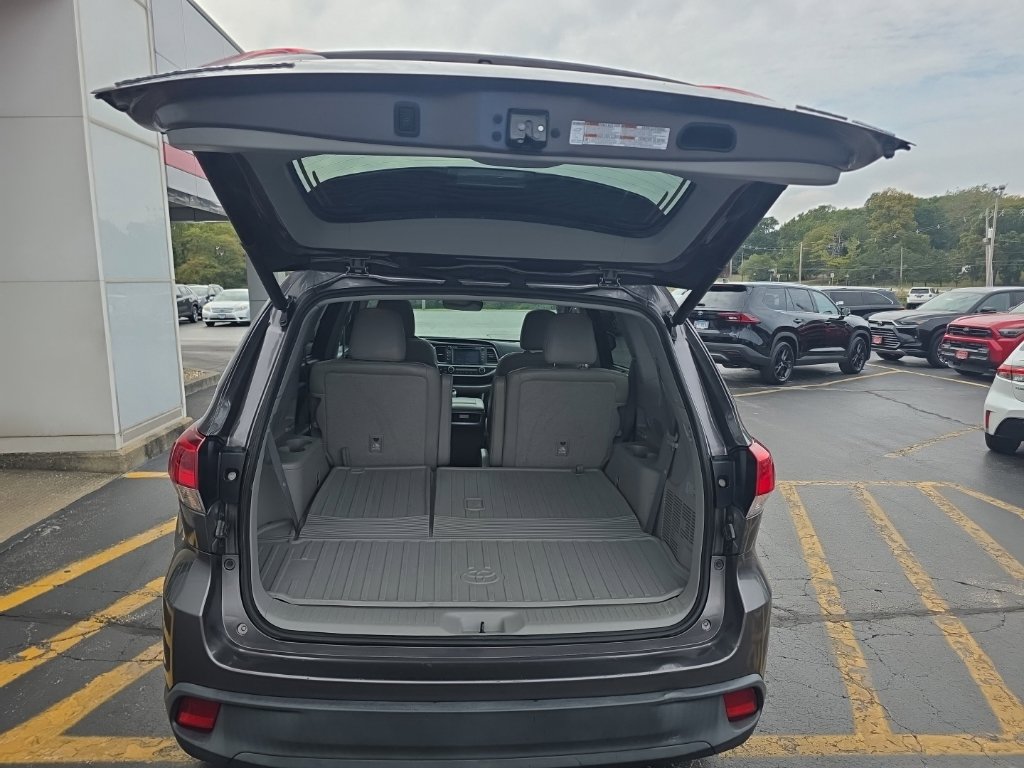 Used 2017 Toyota Highlander XLE AWD/4WD image 6