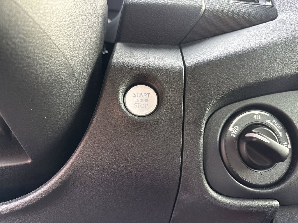 Used 2022 Nissan Frontier PRO-4X AWD/4WD image 29