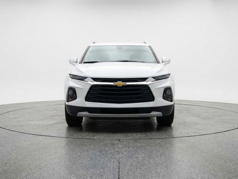 Used 2025 Chevrolet Blazer LT FWD image 2