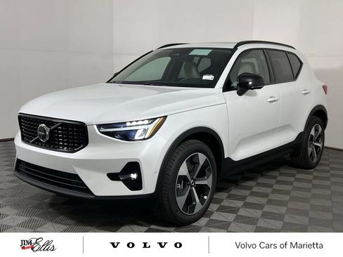 New 2026 Volvo XC40 B5 Plus w/ Climate Package image 4