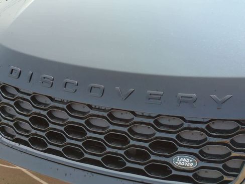 New 2025 Land Rover Discovery Dynamic SE image 12