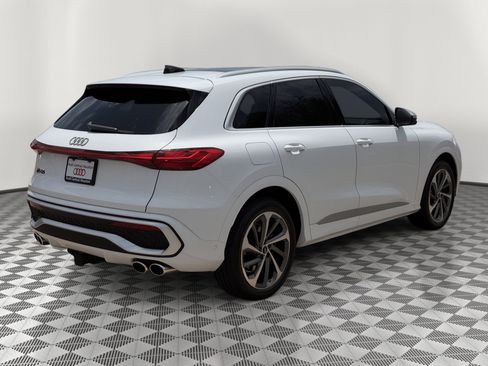 New 2026 Audi SQ5 Prestige AWD/4WD image 9