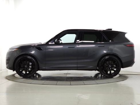 Used 2025 Land Rover Range Rover Sport SE image 2