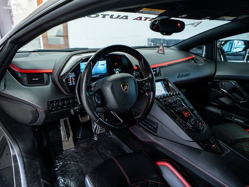 Used 2017 Lamborghini Aventador S image 40