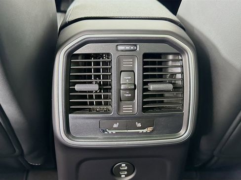 Certified 2025 Porsche Macan image 27