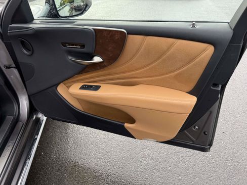 Used 2022 Lexus LS 500 AWD w/ Accessory Package (Z1) image 15