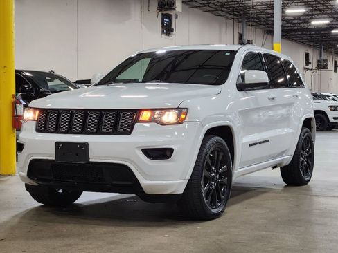 Used 2019 Jeep Grand Cherokee Altitude image 4