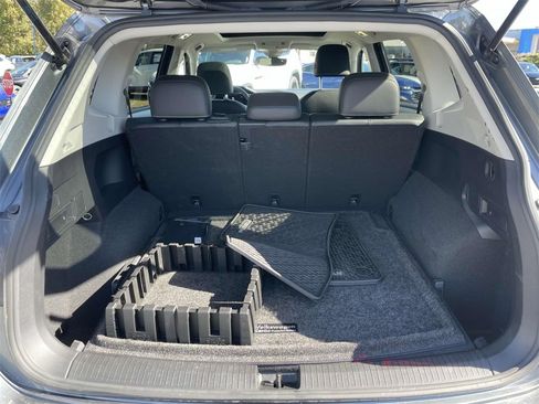 Certified 2022 Volkswagen Tiguan SE image 13