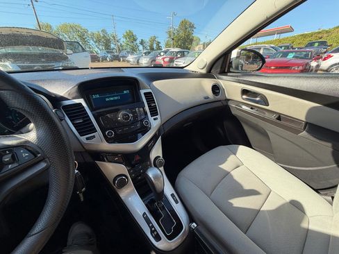 Used 2015 Chevrolet Cruze LT FWD image 21