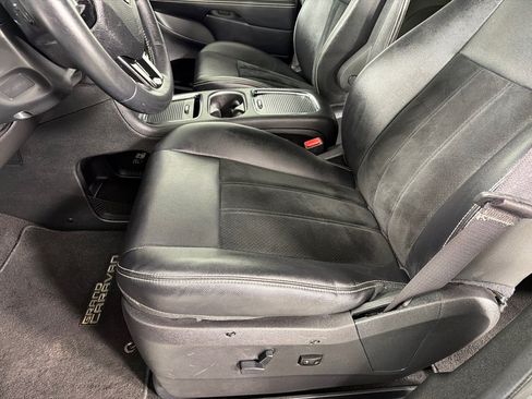 Used 2016 Dodge Grand Caravan SXT FWD image 10