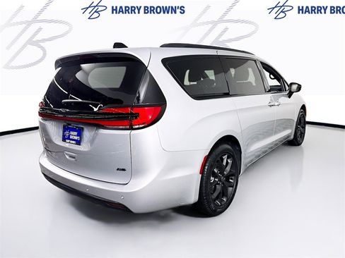 New 2026 Chrysler Pacifica Select image 31