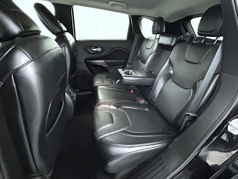Used 2019 Jeep Cherokee Limited AWD/4WD image 19