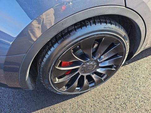 Used 2023 Tesla Model Y Performance image 15