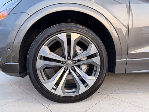 Used 2019 Audi Q8 Prestige image 17