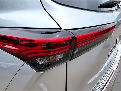 Used 2021 Toyota Highlander Platinum FWD image 28