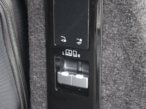 Used 2024 Land Rover Range Rover Sport Dynamic SE image 36