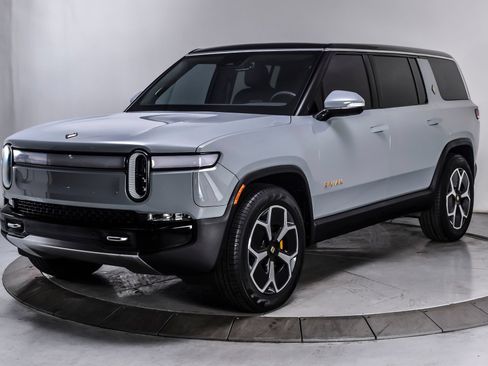 Used 2024 Rivian R1S Adventure AWD/4WD image 2