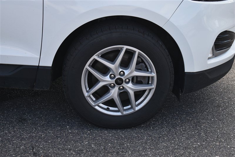 Used 2023 Ford Edge SEL w/ Convenience Package AWD/4WD image 3