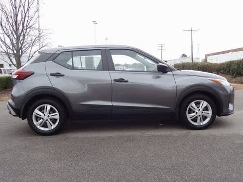 Used 2021 Nissan Kicks S image 4