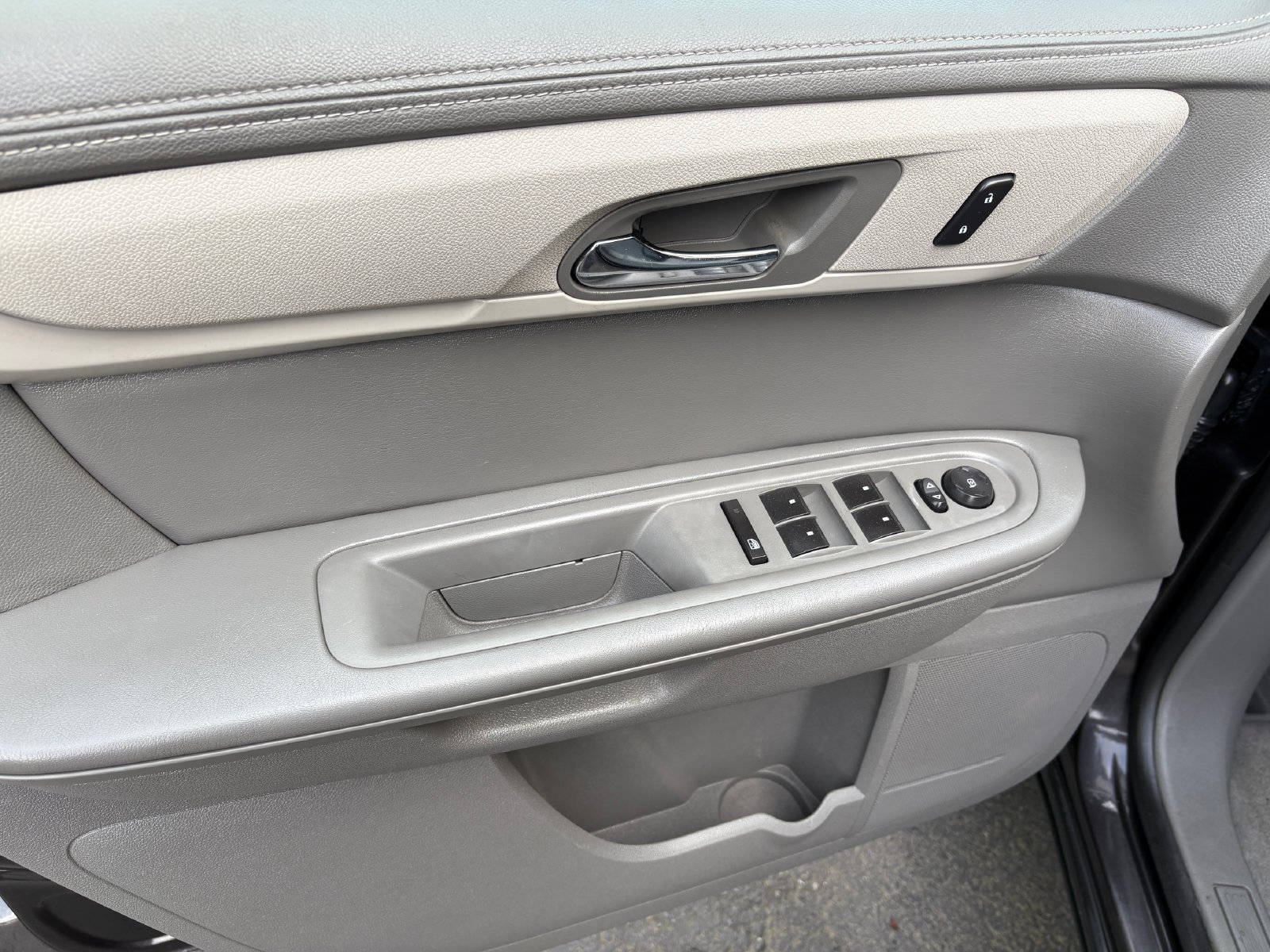Used 2017 Chevrolet Traverse LT FWD image 16