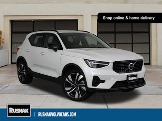Certified 2025 Volvo XC40 B5 Plus image 1