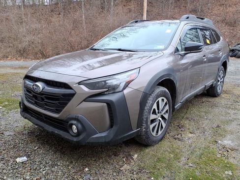 Used 2024 Subaru Outback Premium image 2