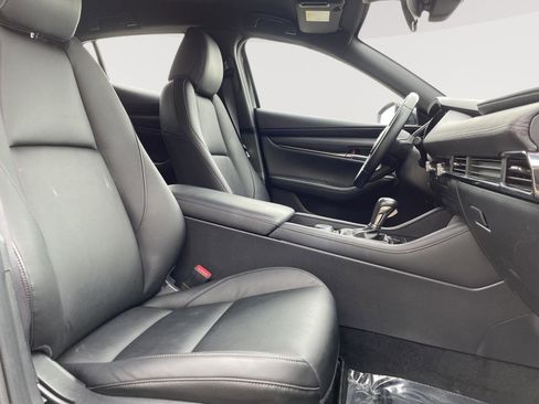 Used 2019 MAZDA MAZDA3 Hatchback w/ Preferred Package FWD image 4