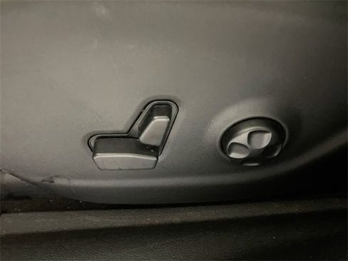 Used 2020 Jeep Cherokee Limited image 25