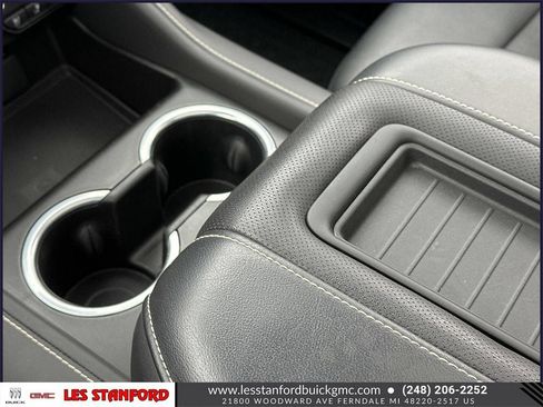 Used 2024 GMC Yukon XL SLT w/ SLT Premium Package image 33