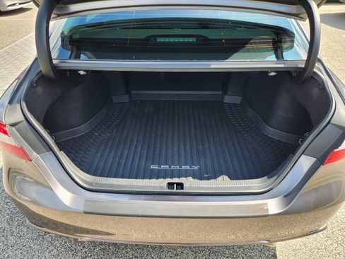 Used 2019 Toyota Camry SE FWD image 18