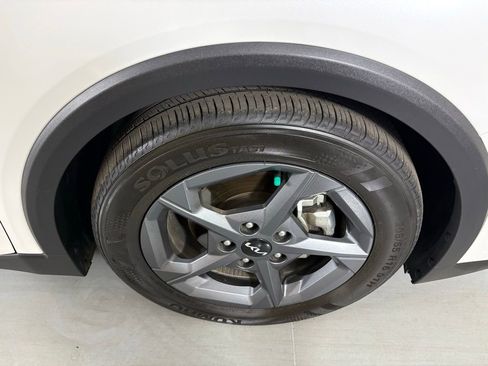 New 2025 Kia K4 LXS image 11