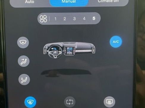 Used 2026 Volvo XC40 B5 Plus w/ Protection Package Premier image 18