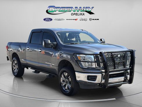 Used 2017 Nissan Titan SV image 1