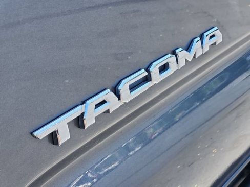 Used 2022 Toyota Tacoma TRD Off-Road AWD/4WD image 24