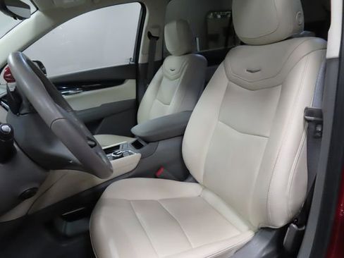 Used 2024 Cadillac XT6 Premium Luxury w/ Technology Package FWD image 18