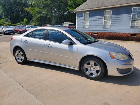 Used 2010 Pontiac G6 Sedan FWD image 3
