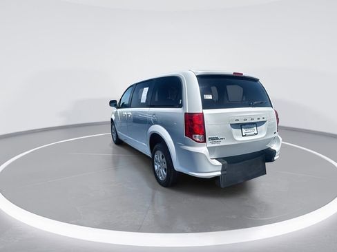 Used 2018 Dodge Grand Caravan SE FWD image 6
